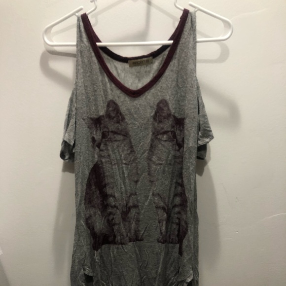 Gray Top with Kittens - Picture 2 of 2